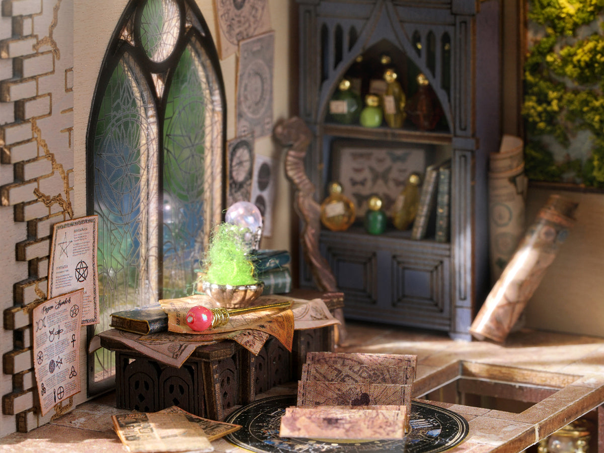 The Magic Mansion - Book Nook CIRCUS - Miniature World: Advanced Level