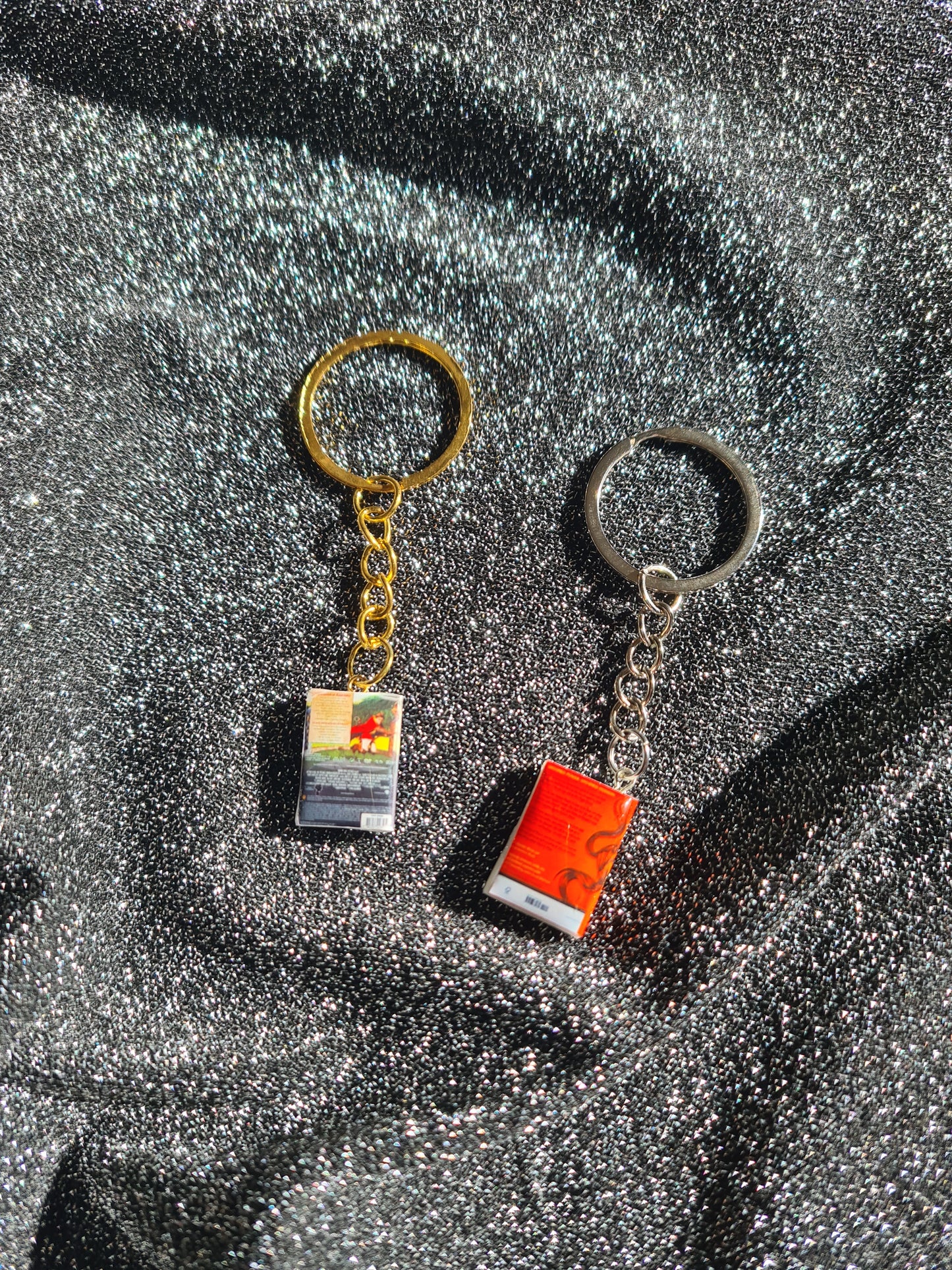 Llavero Personalizado con Mini Libro Hecho a Mano - Joyería artesanal - Colección Circus Jelwery Boutique