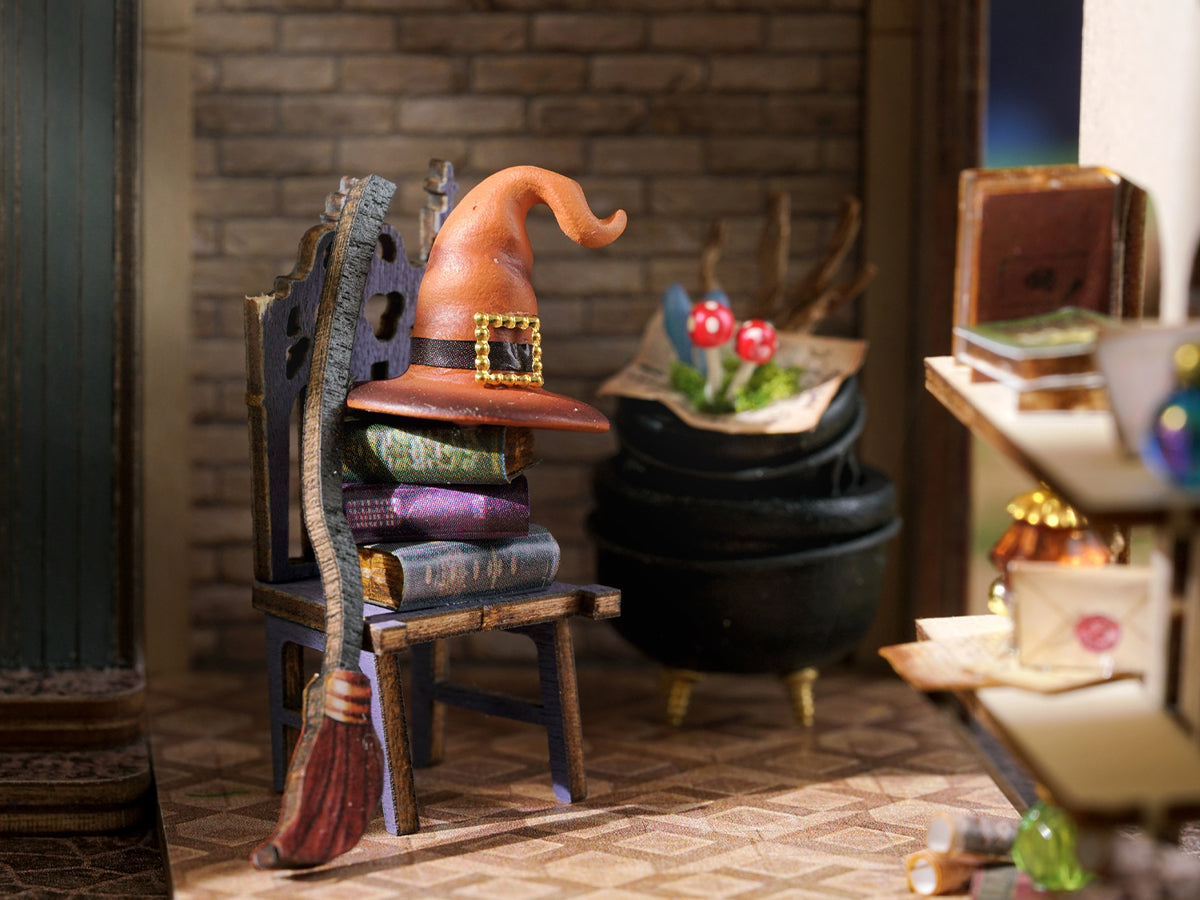 The Magic Mansion - Book Nook CIRCUS - Miniature World: Advanced Level