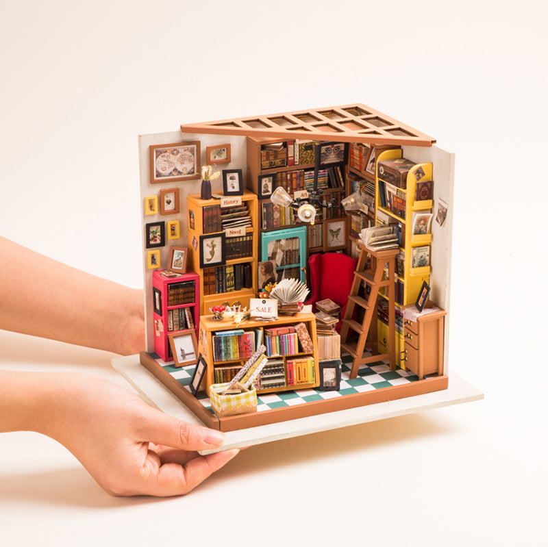 Sam's Bookstore - CIRCUS DIY Kit - Miniature World