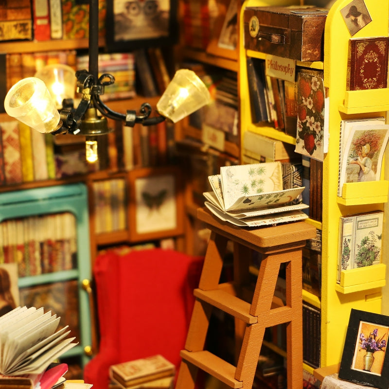 Sam's Bookstore - CIRCUS DIY Kit - Miniature World