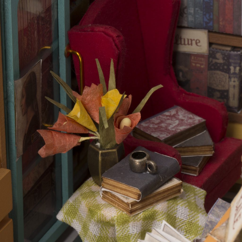 Sam's Bookstore - CIRCUS DIY Kit - Miniature World