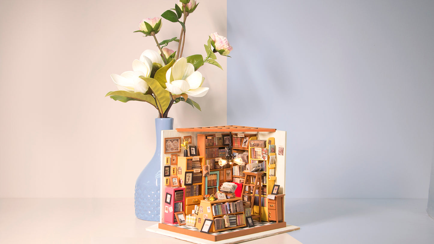 Sam's Bookstore - CIRCUS DIY Kit - Miniature World
