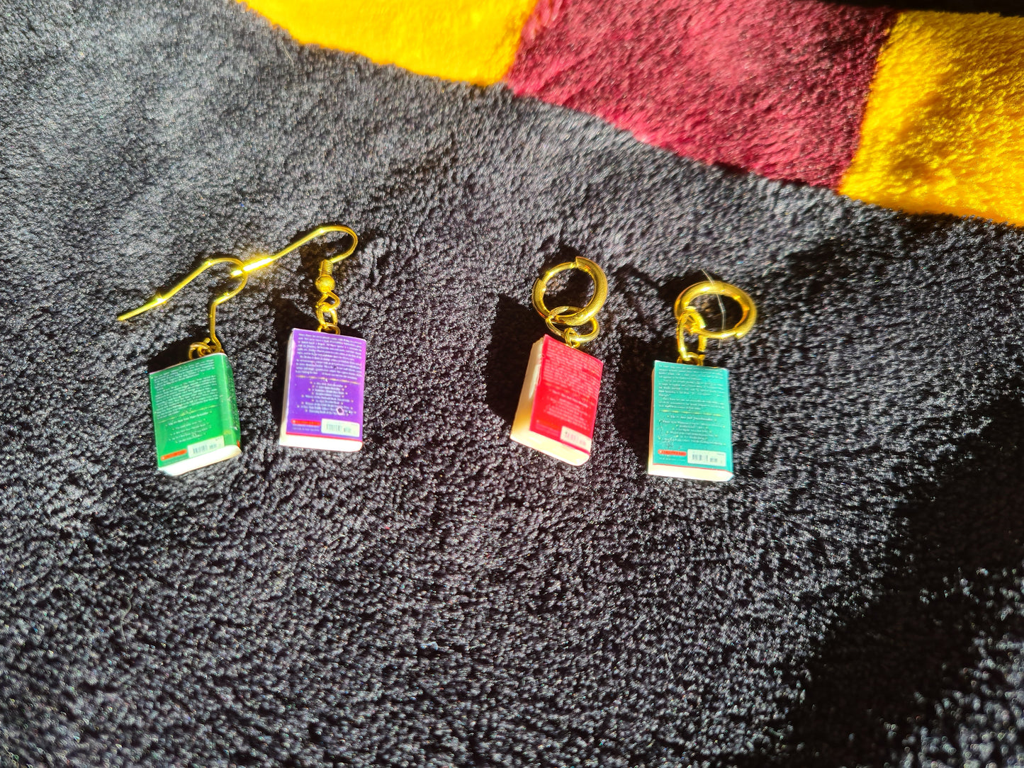 Pendientes de libros (personalizados) - Joyería artesanal a medida - Colección BookLovers: Circus Jelwery Boutique