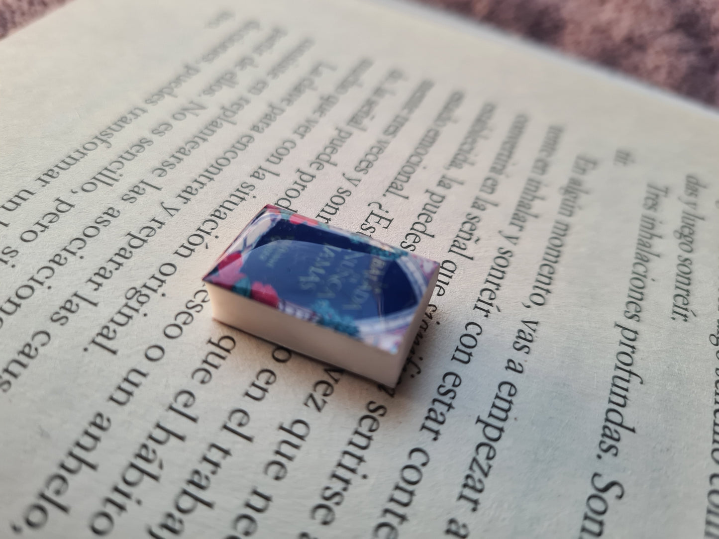 Brincos de livro (personalizados) - Joias artesanais personalizadas - Coleção BookLovers: Circus X Blay