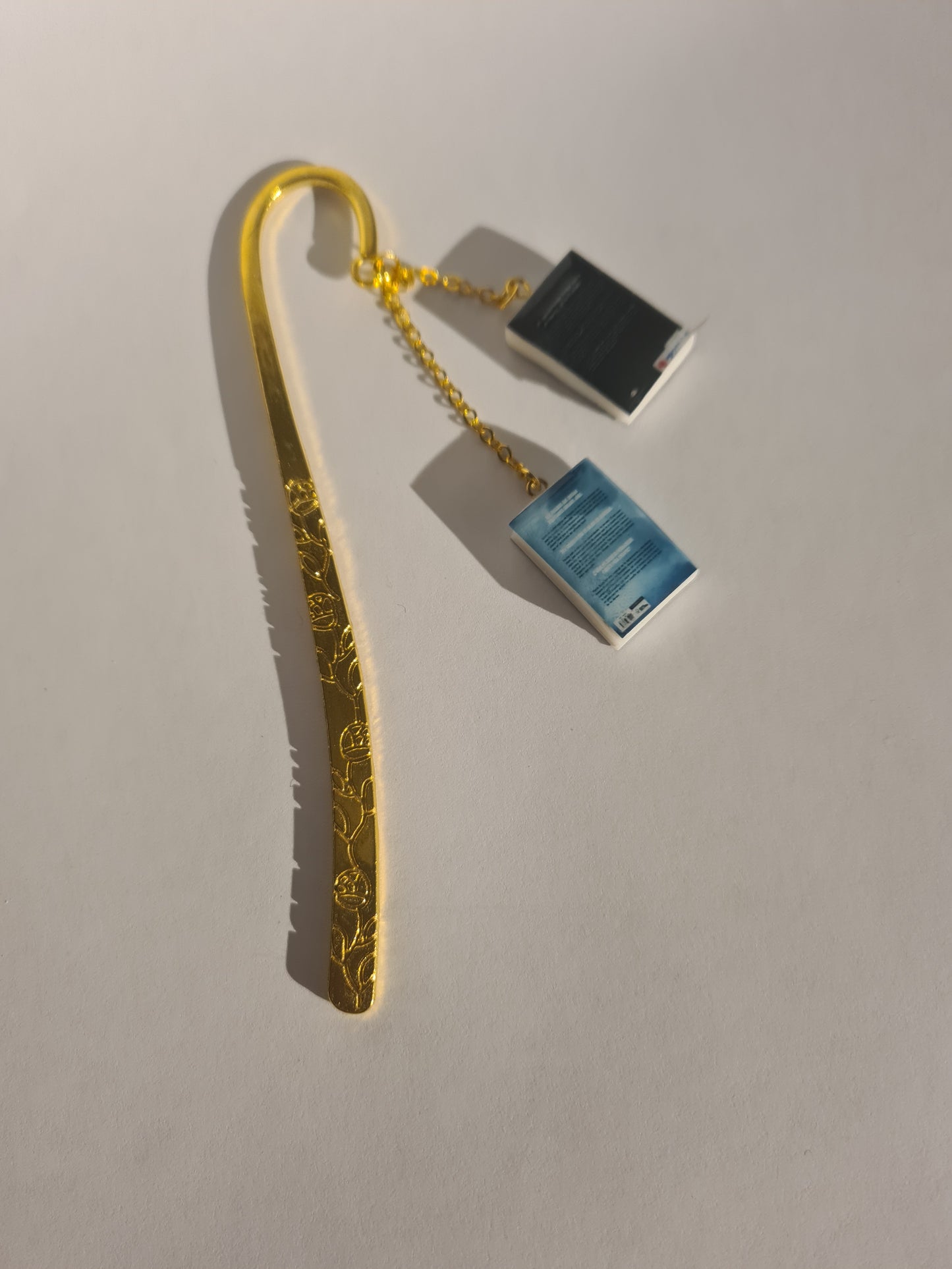 Brincos de livro (personalizados) - Joias artesanais personalizadas - Coleção BookLovers: Circus X Blay