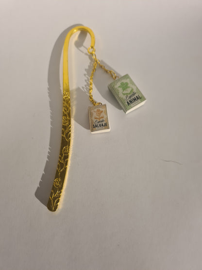 Brincos de livro (personalizados) - Joias artesanais personalizadas - Coleção BookLovers: Circus X Blay