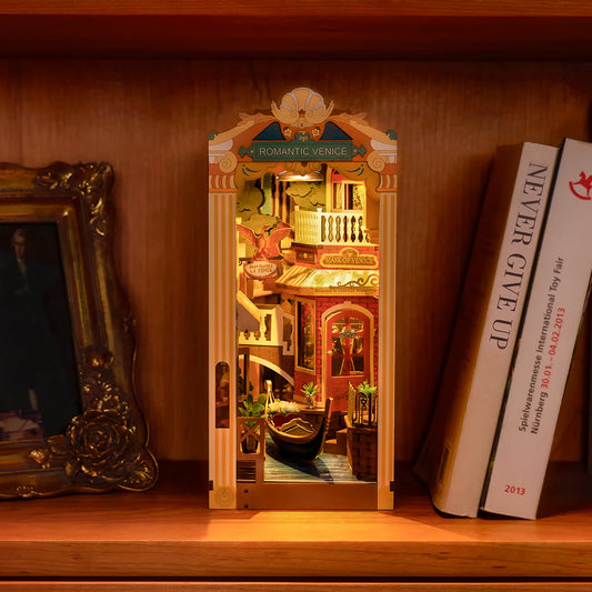 Book Nook: Venice - Suportes para livros em miniatura de madeira 3D - divisória de prateleira (cópia)