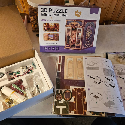 Cabina de Tren del H. Express: Camino al Castillo - Book Nook