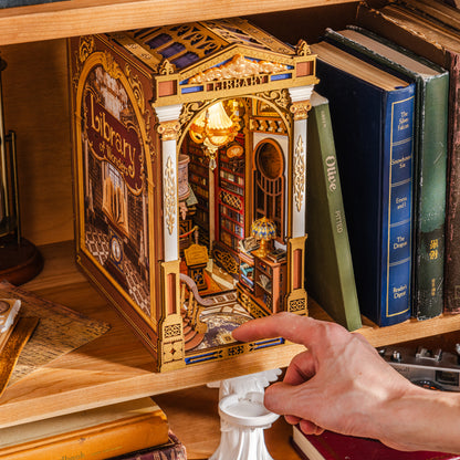 Alice in Wonderland - Book Nook