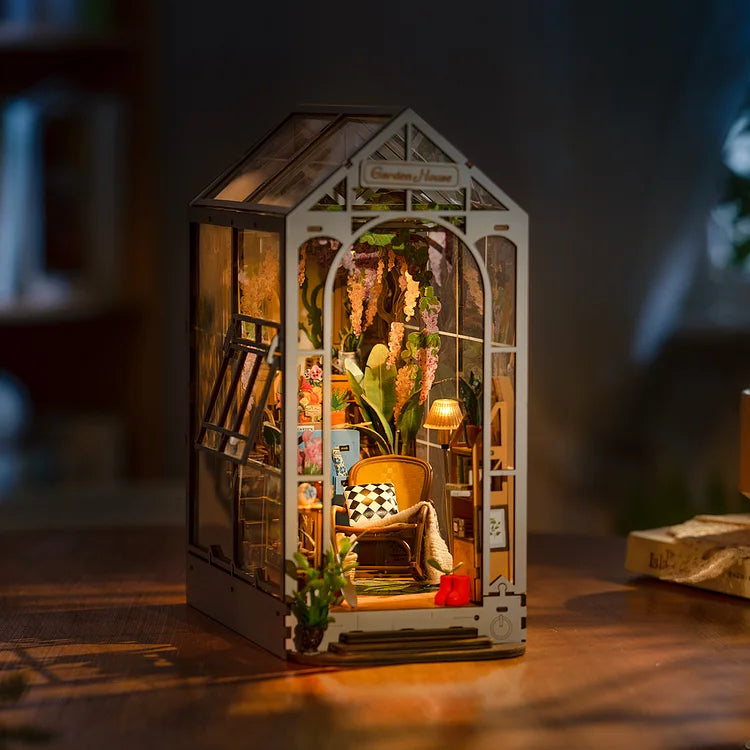 Holiday Garden - Book Nook CIRCUS