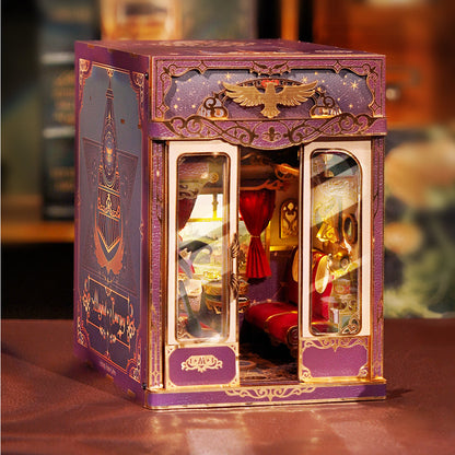 Cabina de Tren del H. Express: Camino al Castillo - Book Nook