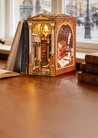 Alice in Wonderland - Book Nook
